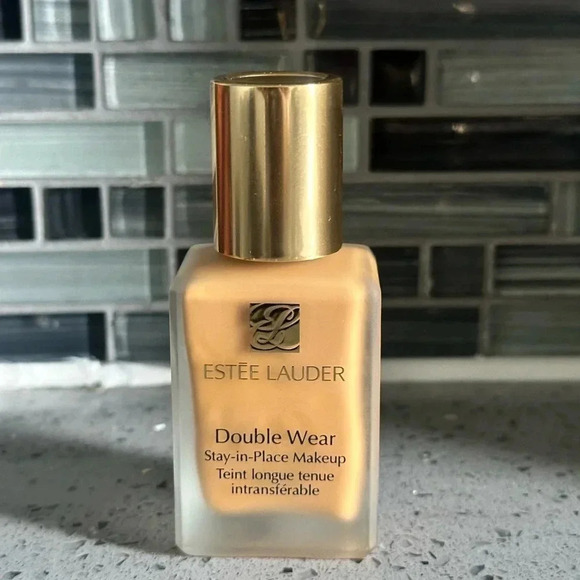 *NEW* ESTÉE LAUDER double wear stay-in-place makeup. SPF10 Hazel 4W4 foundation! - Picture 1 of 6